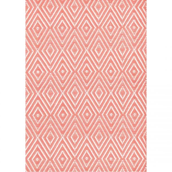 Outdoor rug in chevron pattern